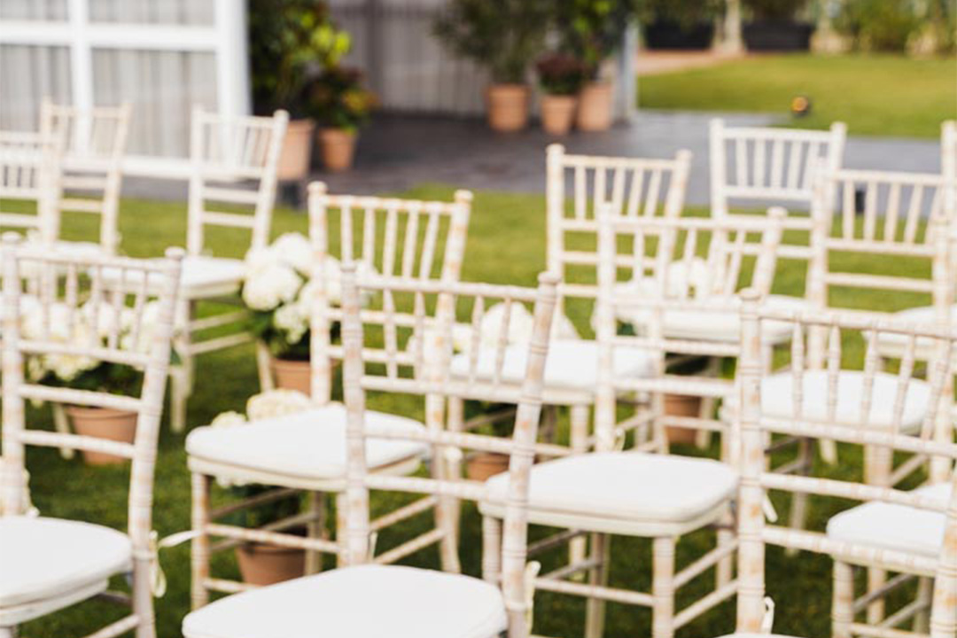 Ceremonia oficial de bodas al aire libre